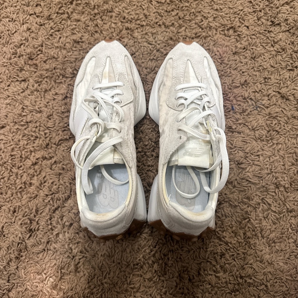 New Balance 327 Sneakers